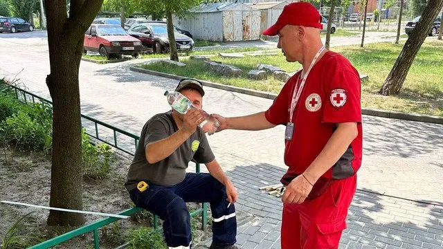 The Red Cross helped those affected by the attack on Sumy