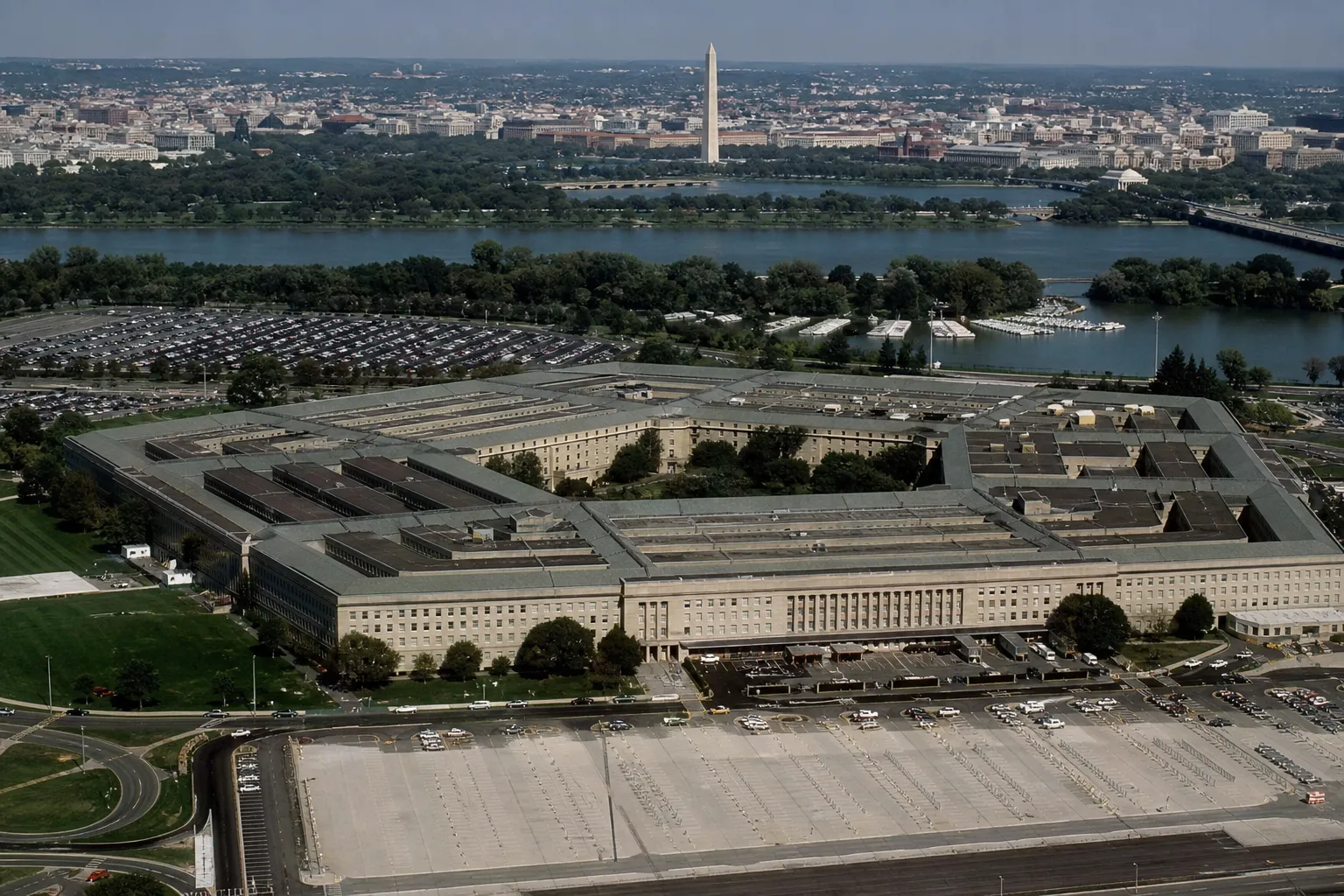 Пентагон США определил производителя истребителя F/A-XX для ВМС