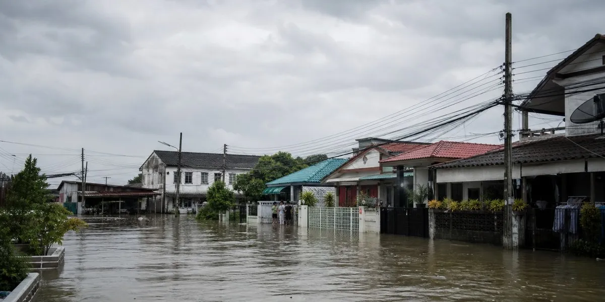 Partia Ludowa odpowiada na krytykę w związku z powodziami w Bangkoku — Bangkok Post