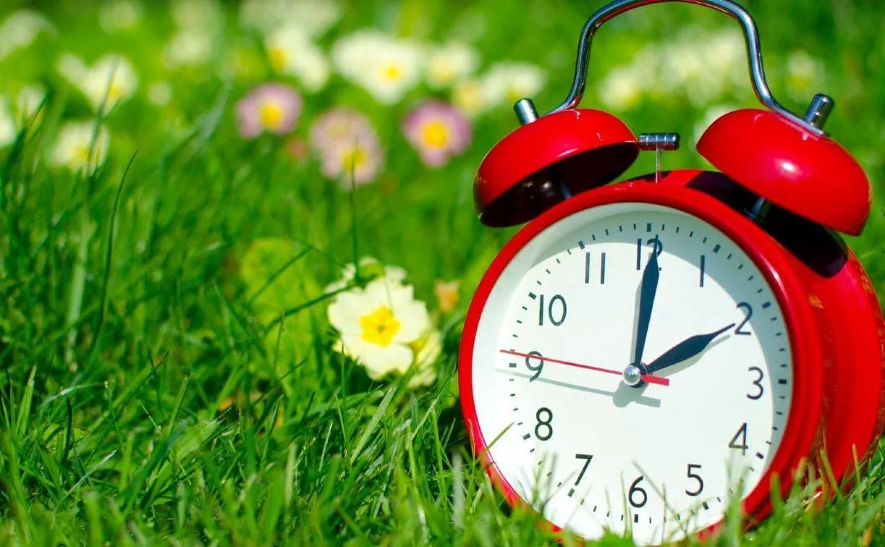 У ніч на 29 березня українці переведуть годинники