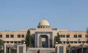 不明弹体击中阿曼附近油轮——Asharq Al-Awsat