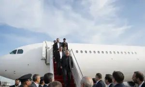 Макрон наградил Зеленского орденом Почетного легиона