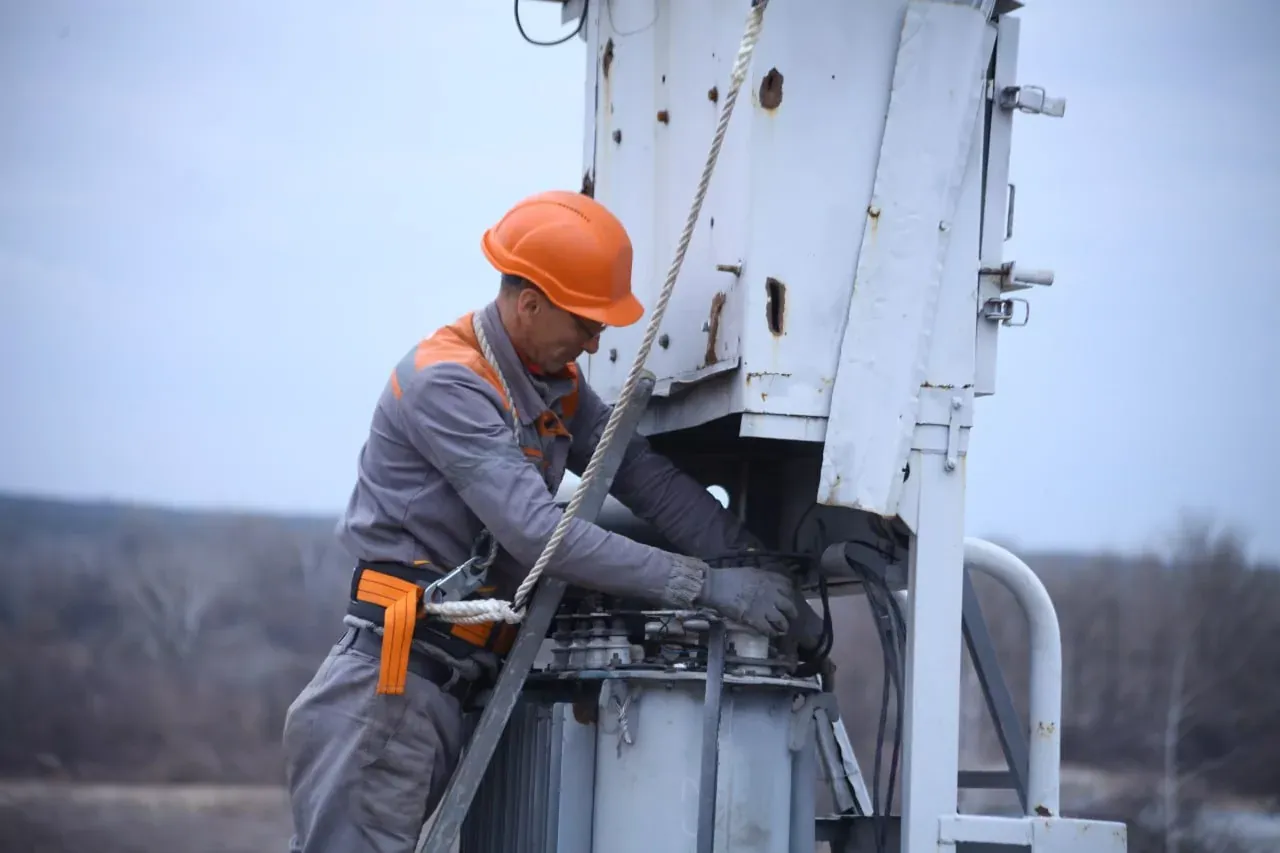 Як повертають світло і тепло в домівки українців
