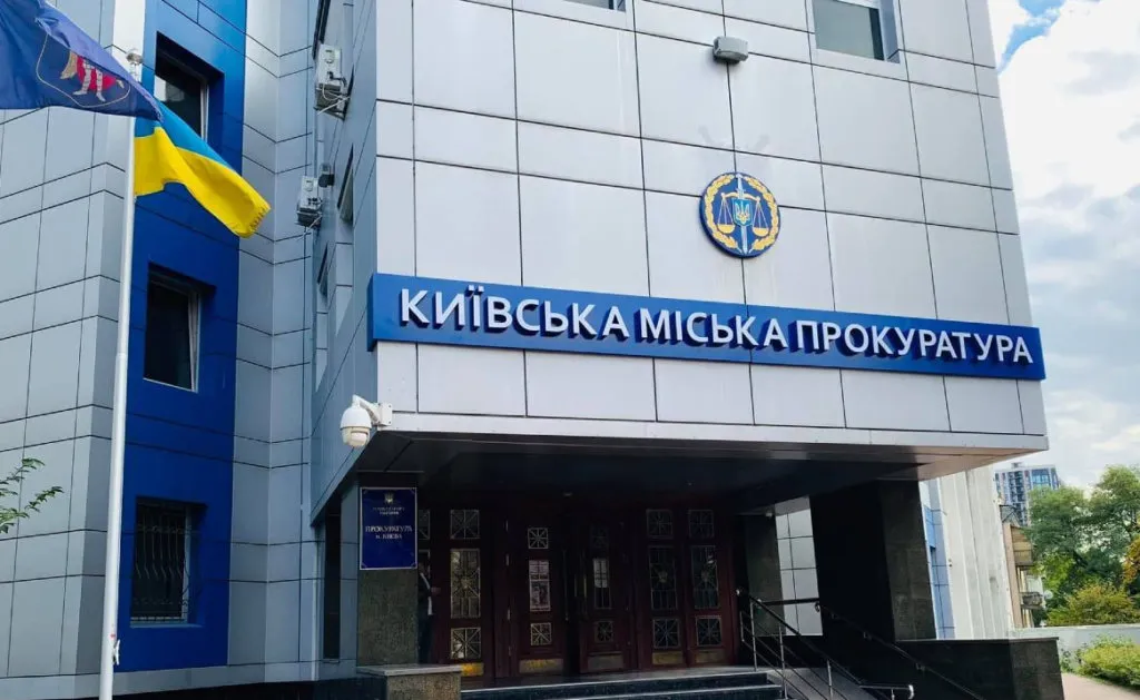 У Києві нотаріус зареєстрував право власності на підставі скасованого рішення Київради