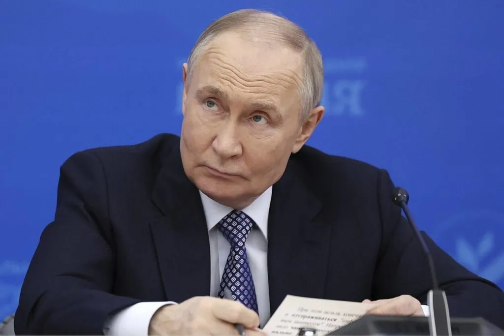 Путін нагородив кремлівський полк ФСО орденом Жукова