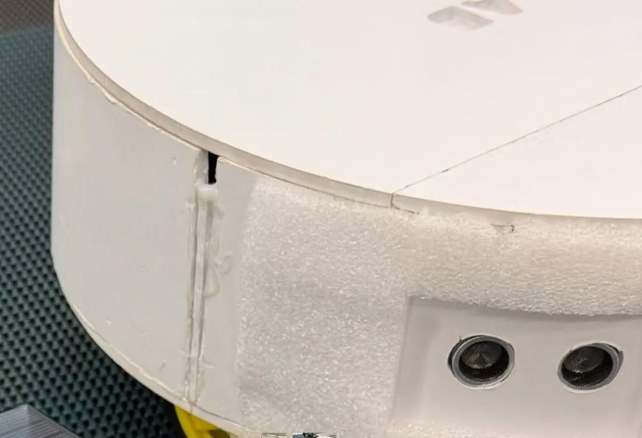 Na Białorusi pokazano Łukaszence dziwnego robota-odkurzacza Na Białorusi pokazano Łukaszence dziwnego robota-odkurzacza