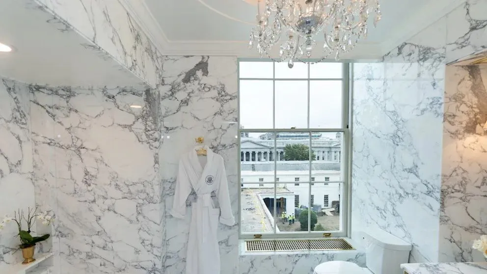Трамп похвалився своїм ремонтом туалету у Білому домі – фото