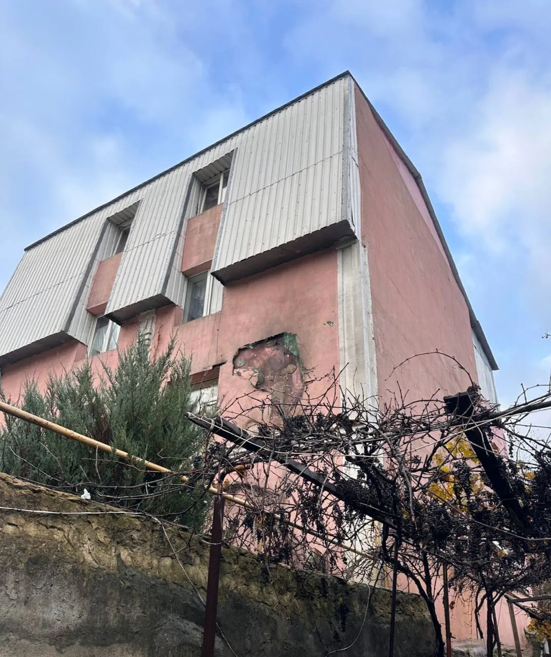 росіяни вдарили дронами по Одещині: пошкоджено житловий будинок