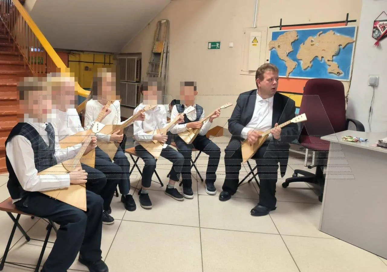 У Єкатеринбурзі затримано вчителя гри на балалайці, який одягав дітям пакети на голову