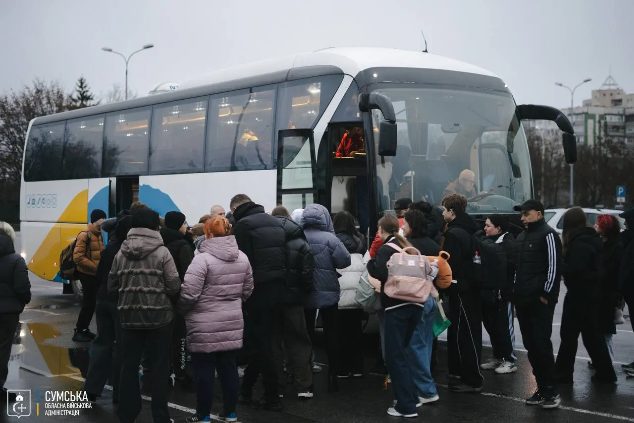Школярів із Сумщини відправили на відпочинок до В’єтнаму