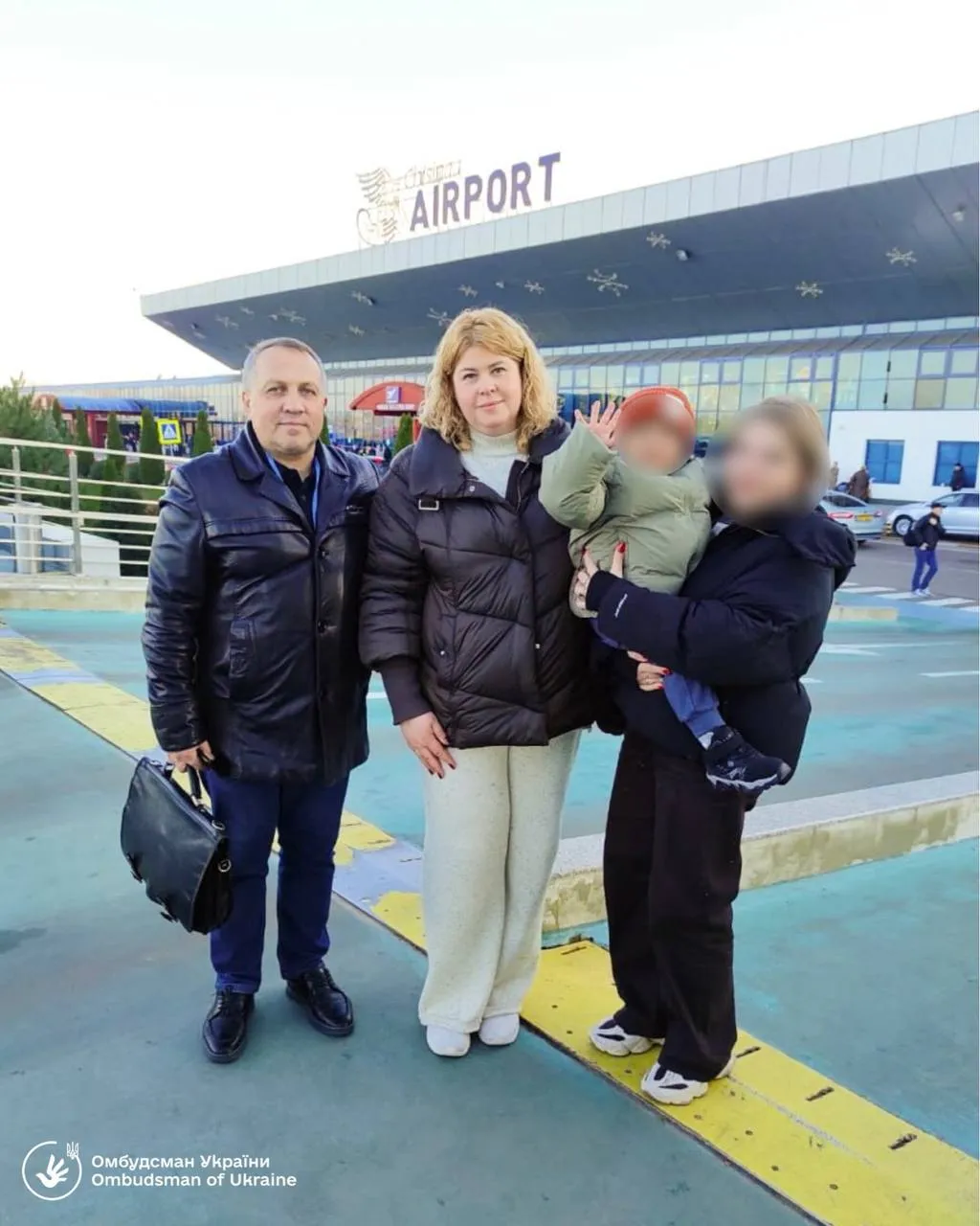 В Україну повернули трирічного хлопчика, який залишився один у Єгипті