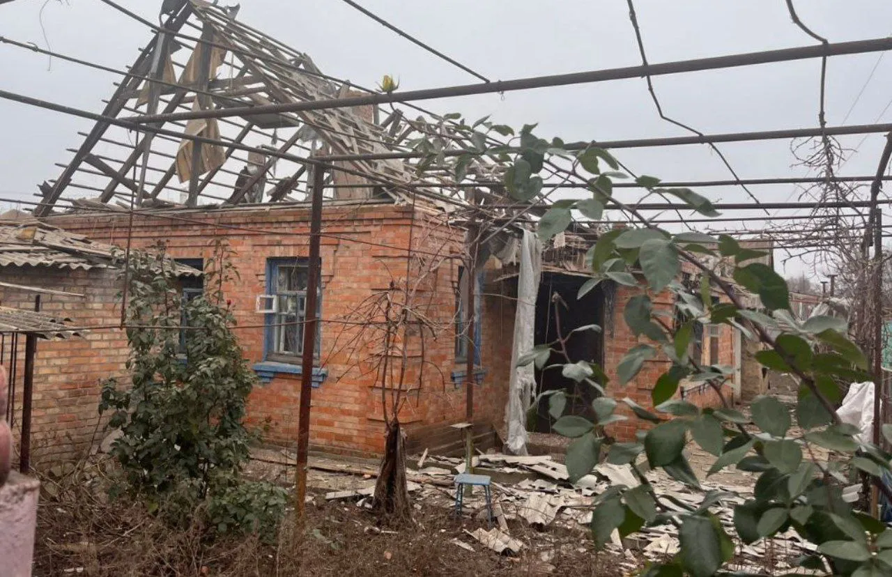 рф обстріляла Накопольщину з важкої артилерії, є жертви та руйнування