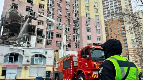 Нічний обстріл залишив без світла понад 600 тисяч людей у Києві та області