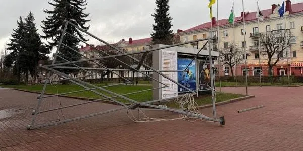 У Чернігові затримали чоловіка, який повалив Ханукію