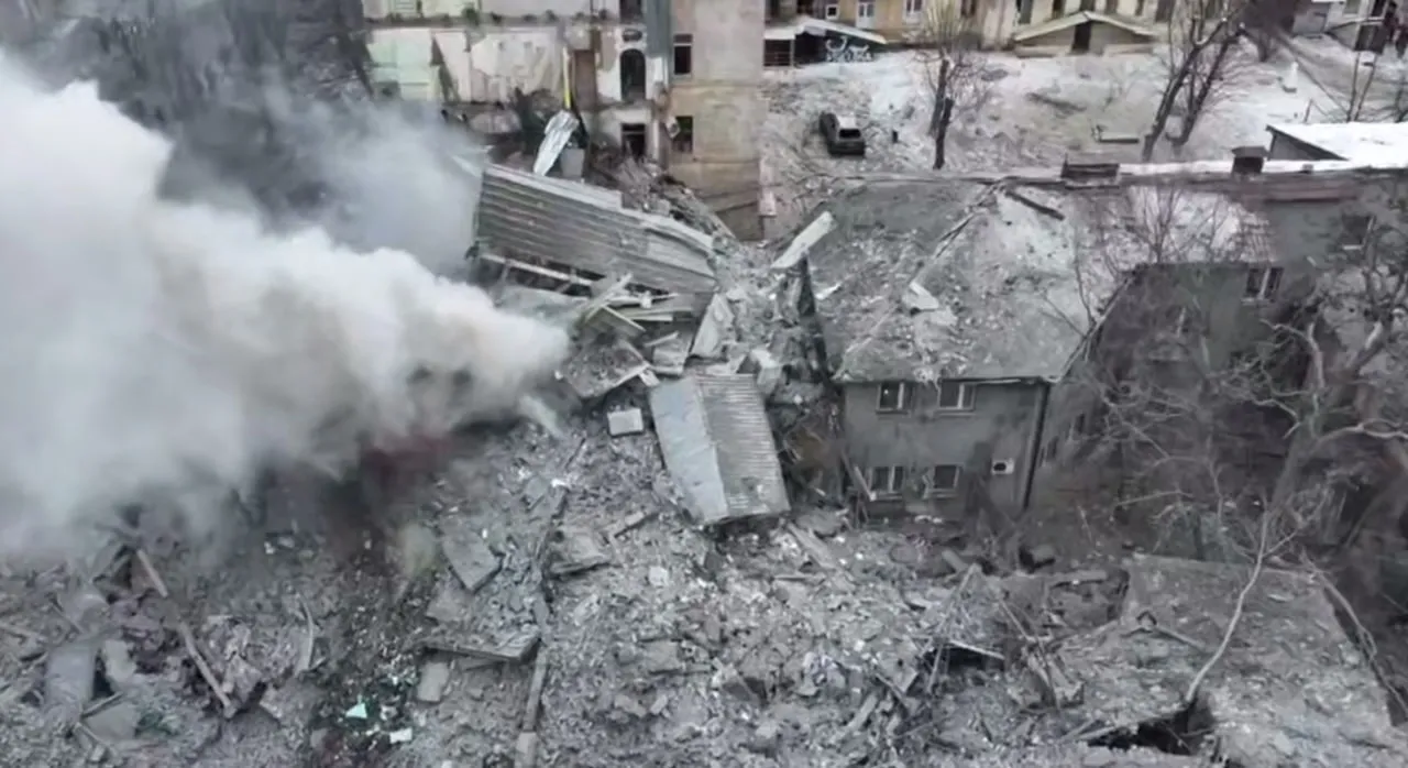 Ракектний удар по Харкову: рятувальники знайшли під завалами тіло дитини