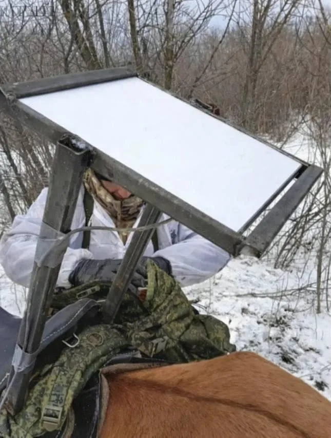 росіяни на фронті почали обладнувати коней старлінками – відео