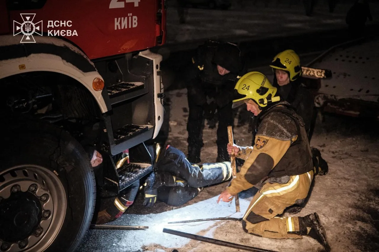 За добу Росія поранила сімох українських рятувальників (Фото)