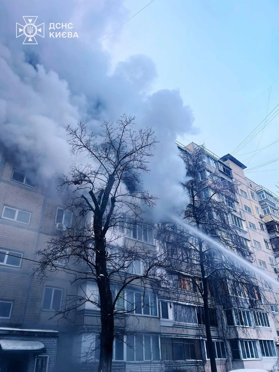 Двоє людей загинули під час пожежі в дев’ятиповерхівці у Києві