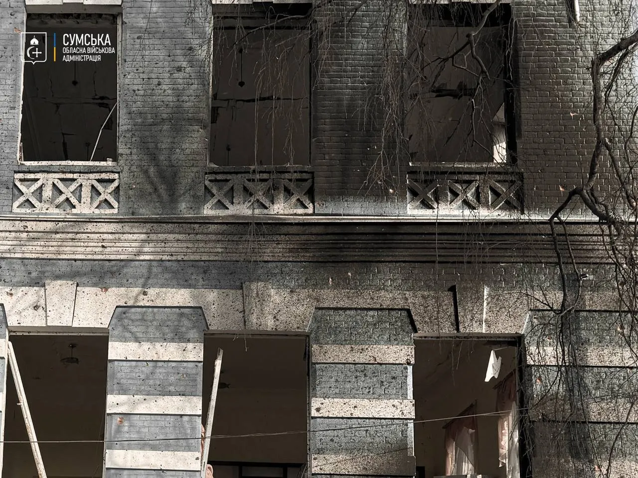рф вдарила КАБами по Сумщині, є загиблий та багато поранених
