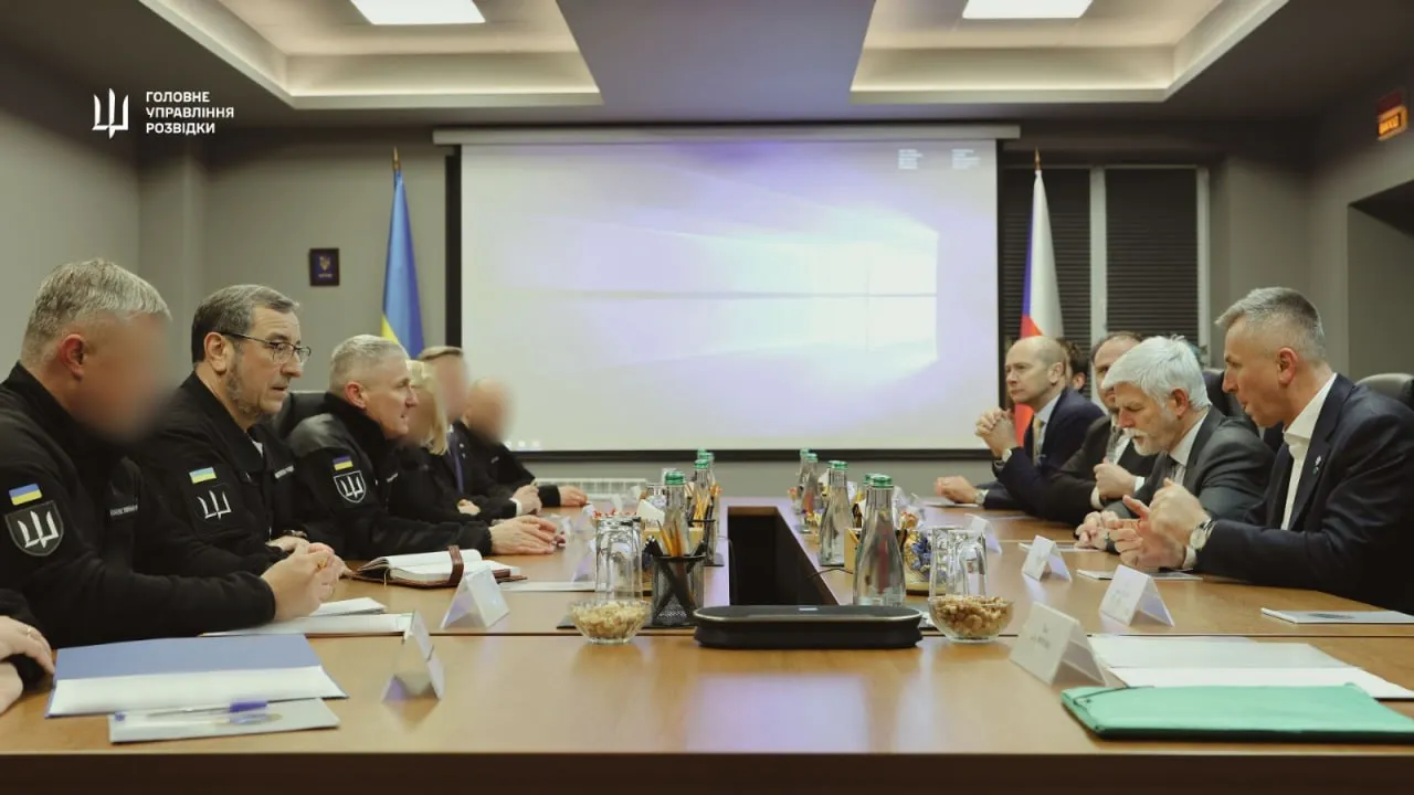 Президент Чехії ознайомився з бойовими дронами та новітніми розробками України