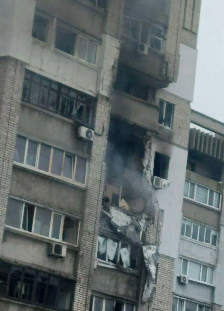 Армія рф завдала удару дроном по житловому будинку у Дніпрі – фото, відео