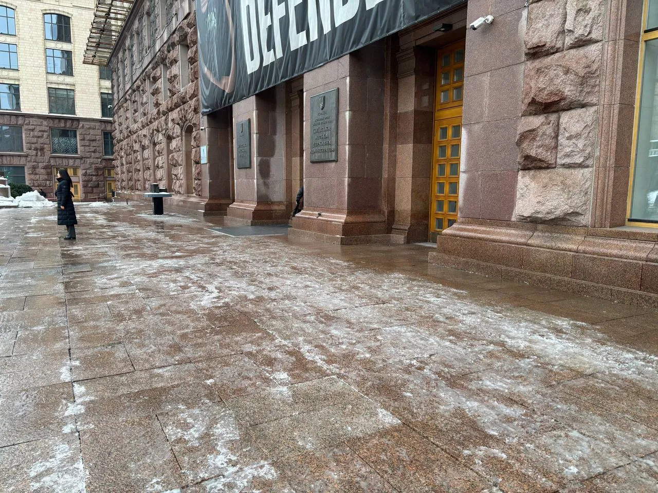 У Києві інспектори видали сотні приписів через неприбраний лід