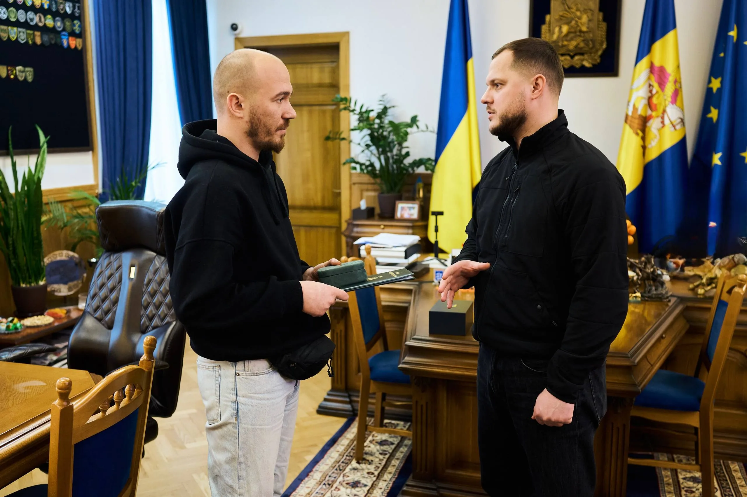 Нагороджено журналіста, який врятував дитину на Київщині під час атаки рф