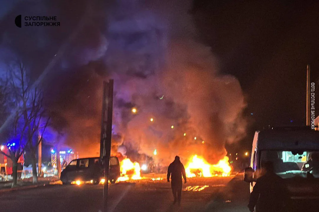 рф завдала удару по спальному району Запоріжжя, двоє людей поранені