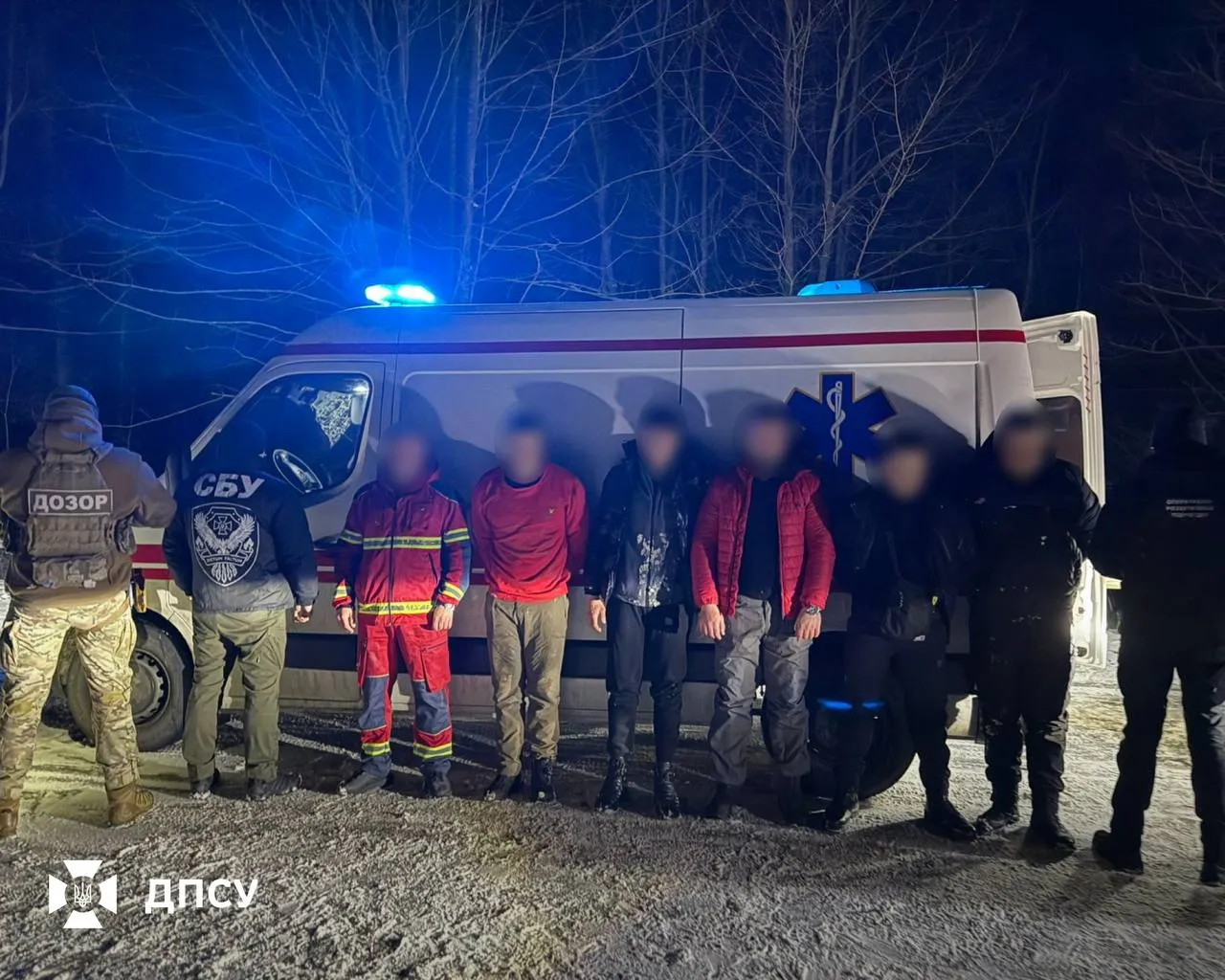 На Буковині зупинили фейкову швидку, що перевозила ухилянтів у Румунію