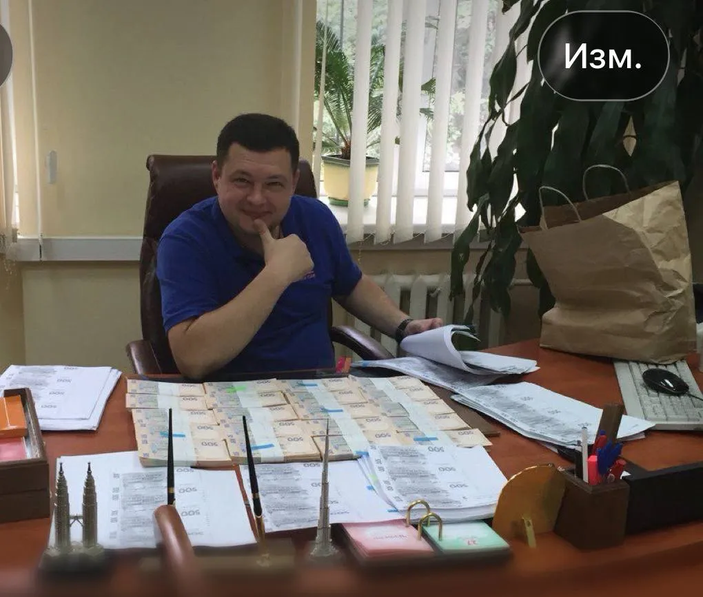 Заступника начальника СБУ Рівненщини впіймали на хабарі за видобуток бурштину