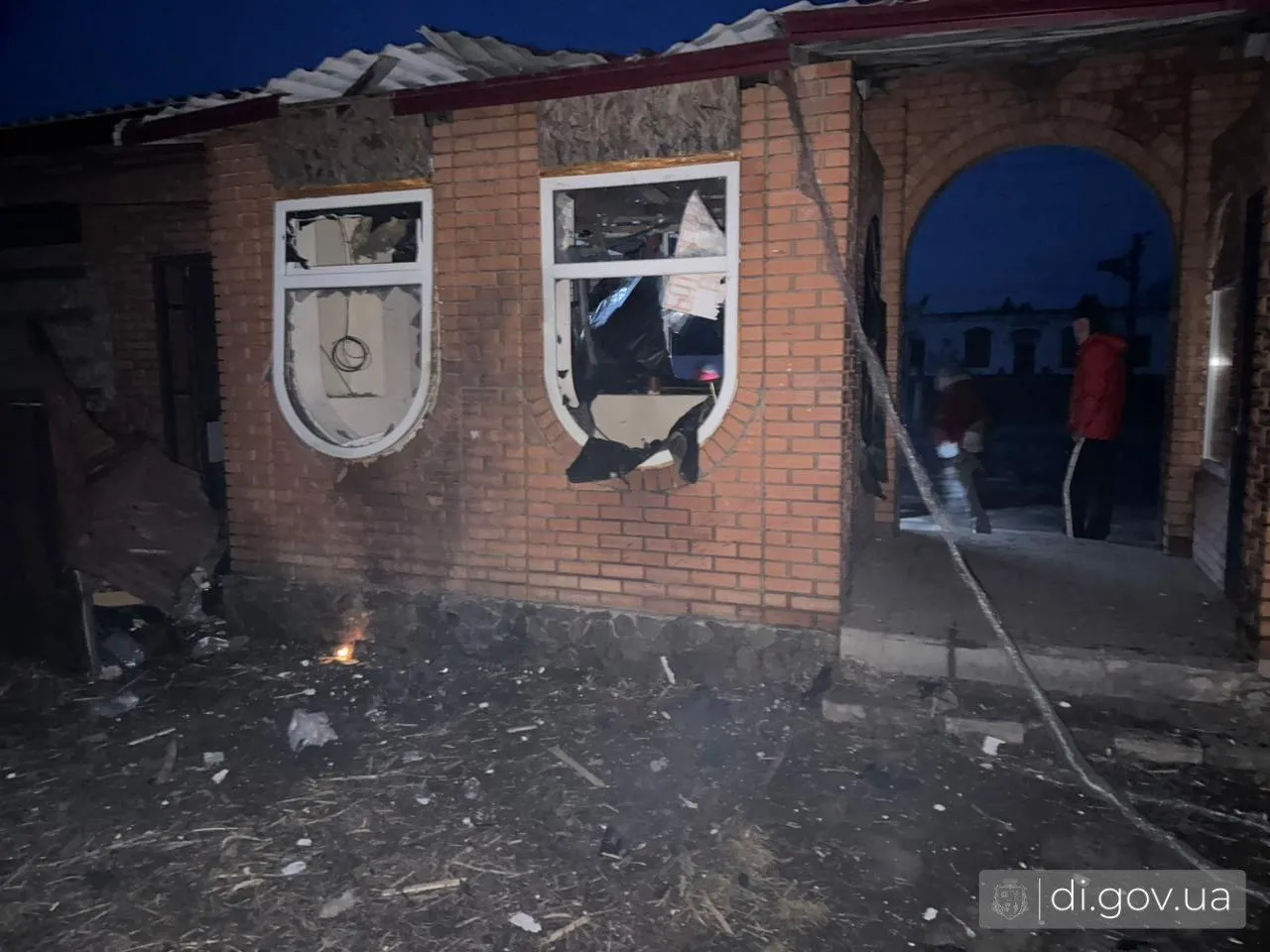 Російський FPV-дрон атакував магазин у Слатиному на Харківщині, є двоє поранених