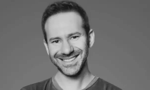 На росії один літак упав, інший літав із відкритим люком