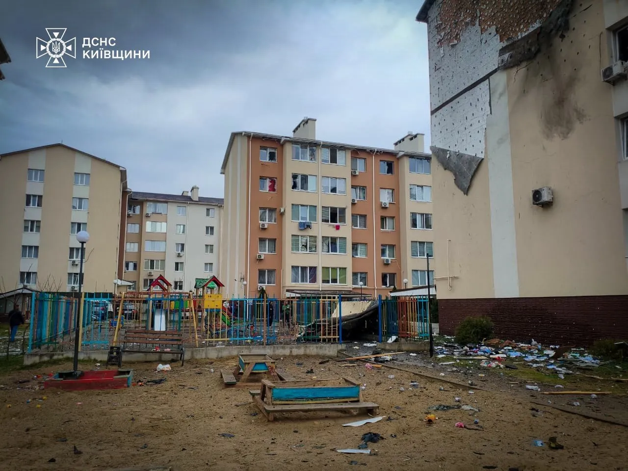 Массированный удар РФ по Киевской области унес жизни и привёл к ранениям людей