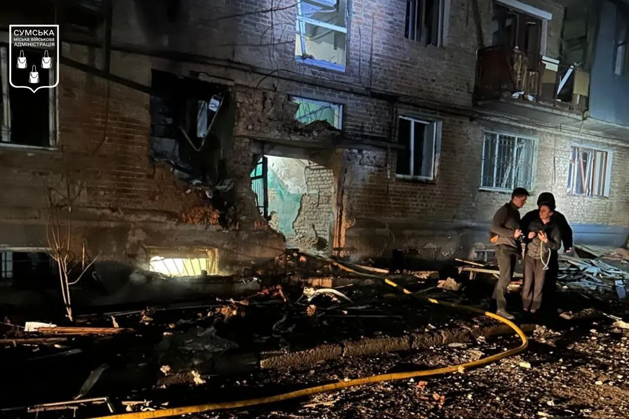 РФ вдруге за день вдарила по багатоповерхівках в Сумах (Фото, відео)
