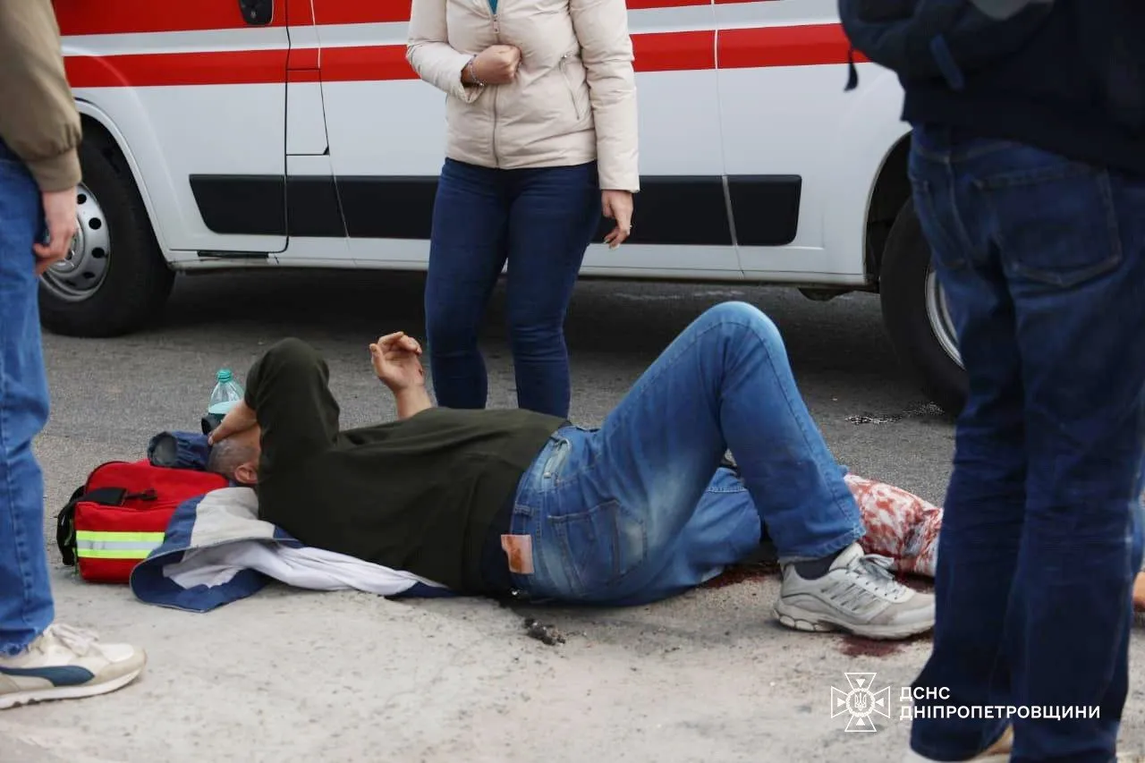 12 раненых находятся в тяжелом состоянии после ракетного удара по Днепру