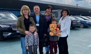 З Казахстану повернули двох українських дітей