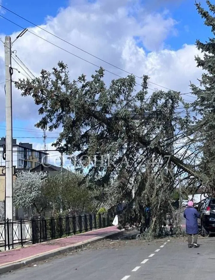 Фото, відео: Київ накрила гроза із градом