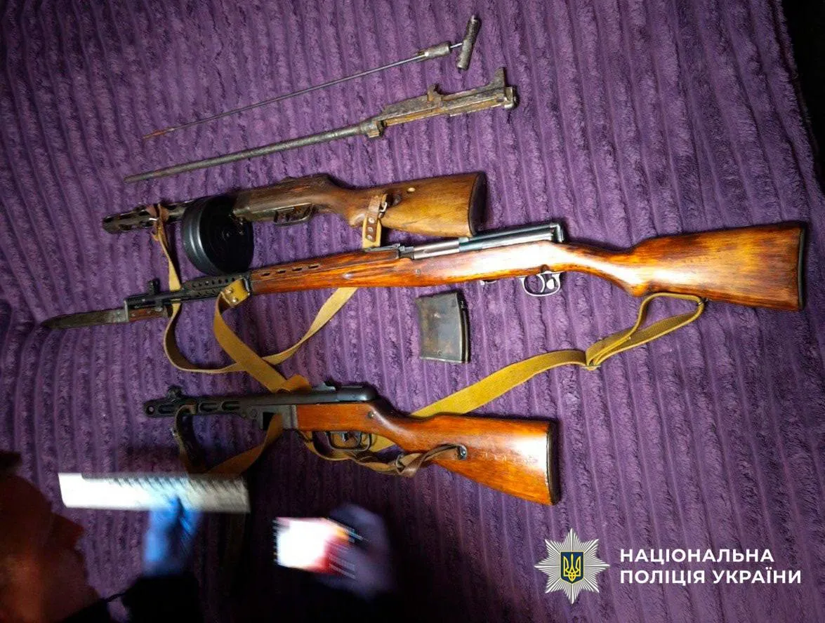 A seller of looted weapons who was selling rifles online was apprehended in Kyiv