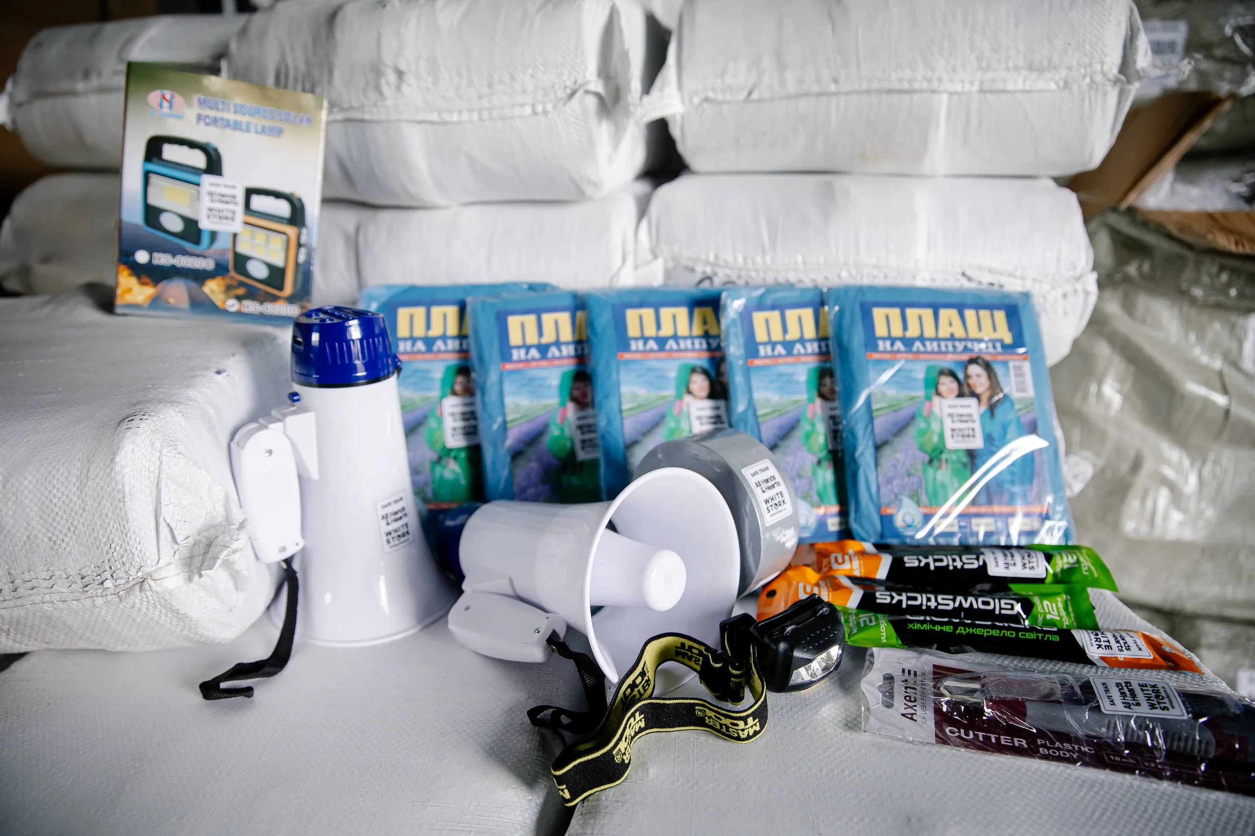 Поїзди Укрзалізниці отримали інвентар для евакуації пасажирів