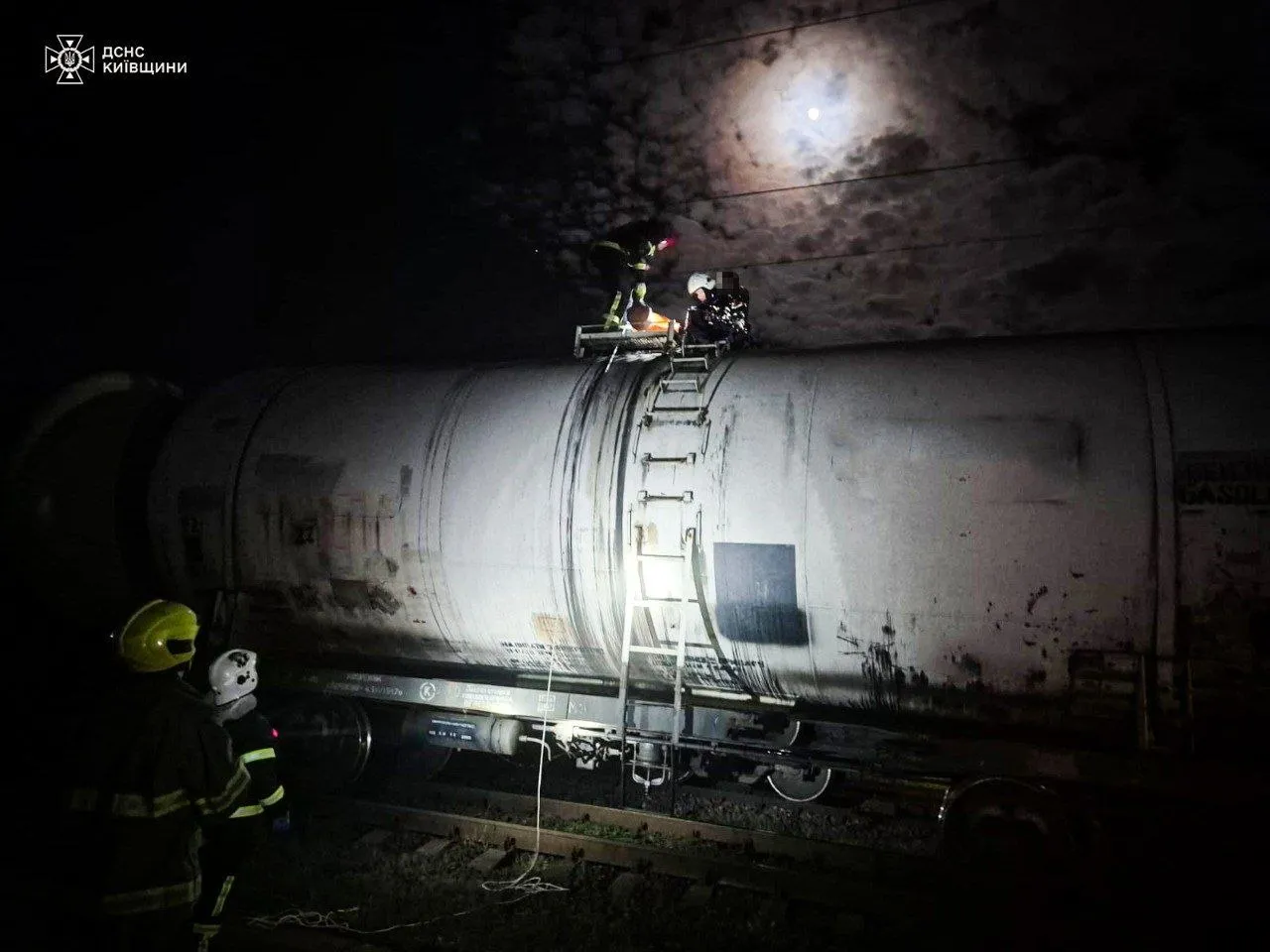 В Белой Церкви подросток получил сильное поражение током на крыше вагона