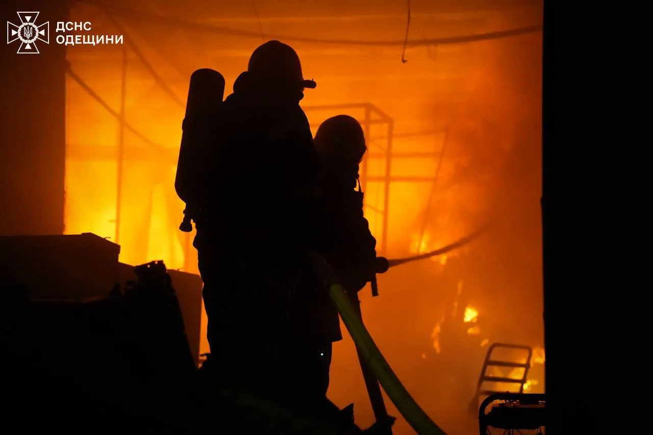 Вночі рф атакувала Одесу: є постраждалі та руйнування