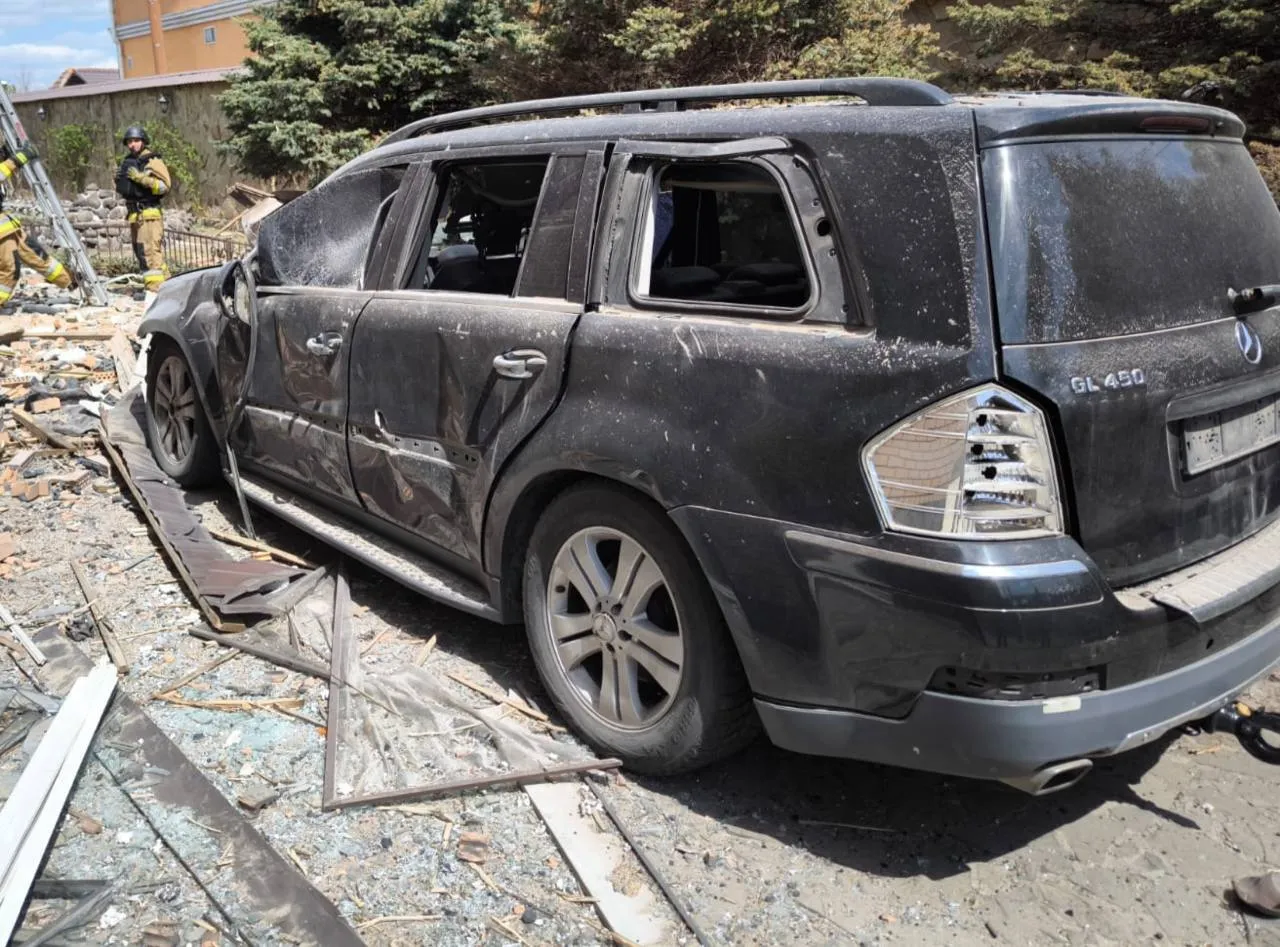 Миколаїв під атакою шахедів: пошкоджені будинки та авто