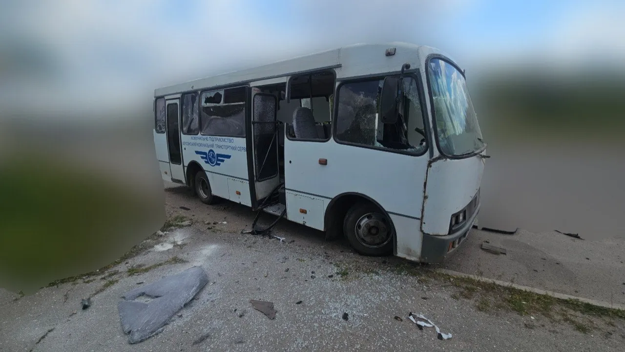 У Херсоні знову атакували маршрутку, поранено водія
