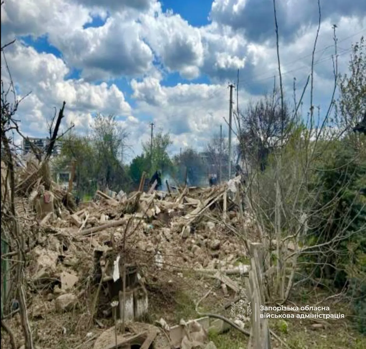 Російські окупанти вдарили КАБами по Запорізькому району та вбили одну людину