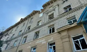 Окупанти звозять до Кримського мосту ППО та будують загадкову споруду