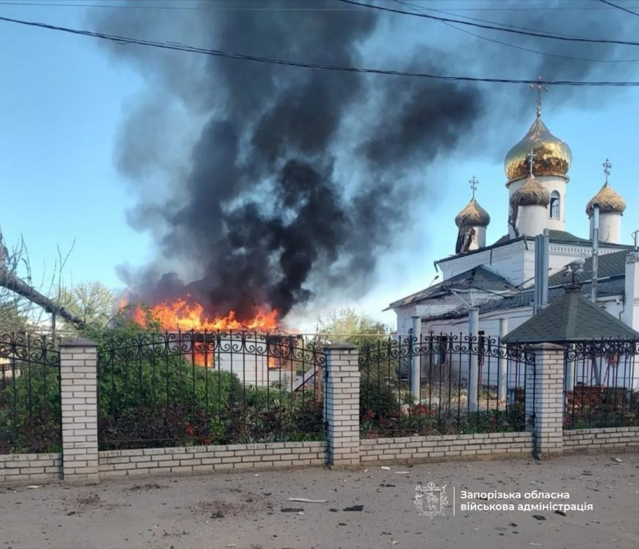 В результате удара РФ по Вильнянску погиб человек и был поврежден храм