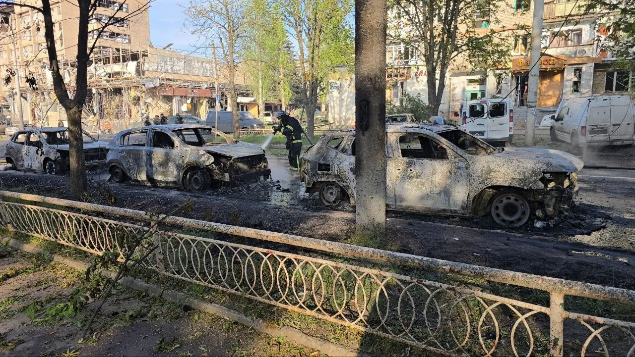 рф вдарила авіабомбами по центру Краматорська, п’ятеро людей загинули