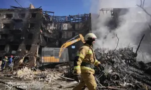 Ворог вночі бив по Нікополю, пошкоджено гімназію, санаторій, житлові будинки