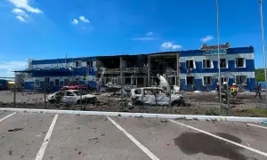 Фото: на Херсонщині російський дрон атакував автомобілі Червоного Хреста
