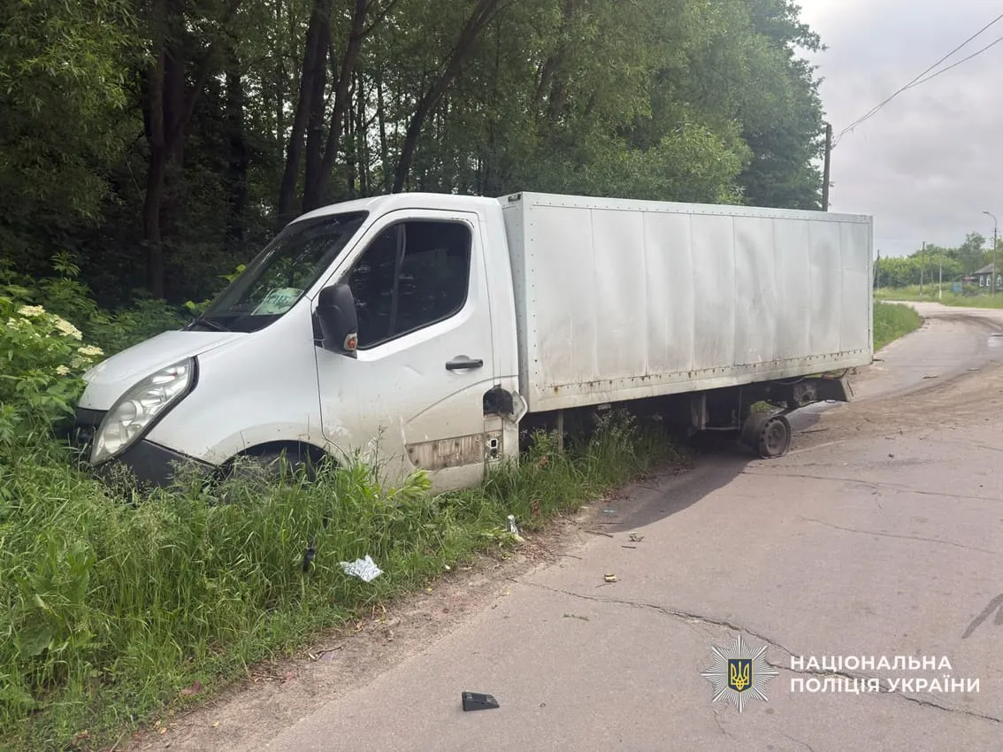 На Чернігівщині російський дрон атакував автівку з хлібом, поранено водія